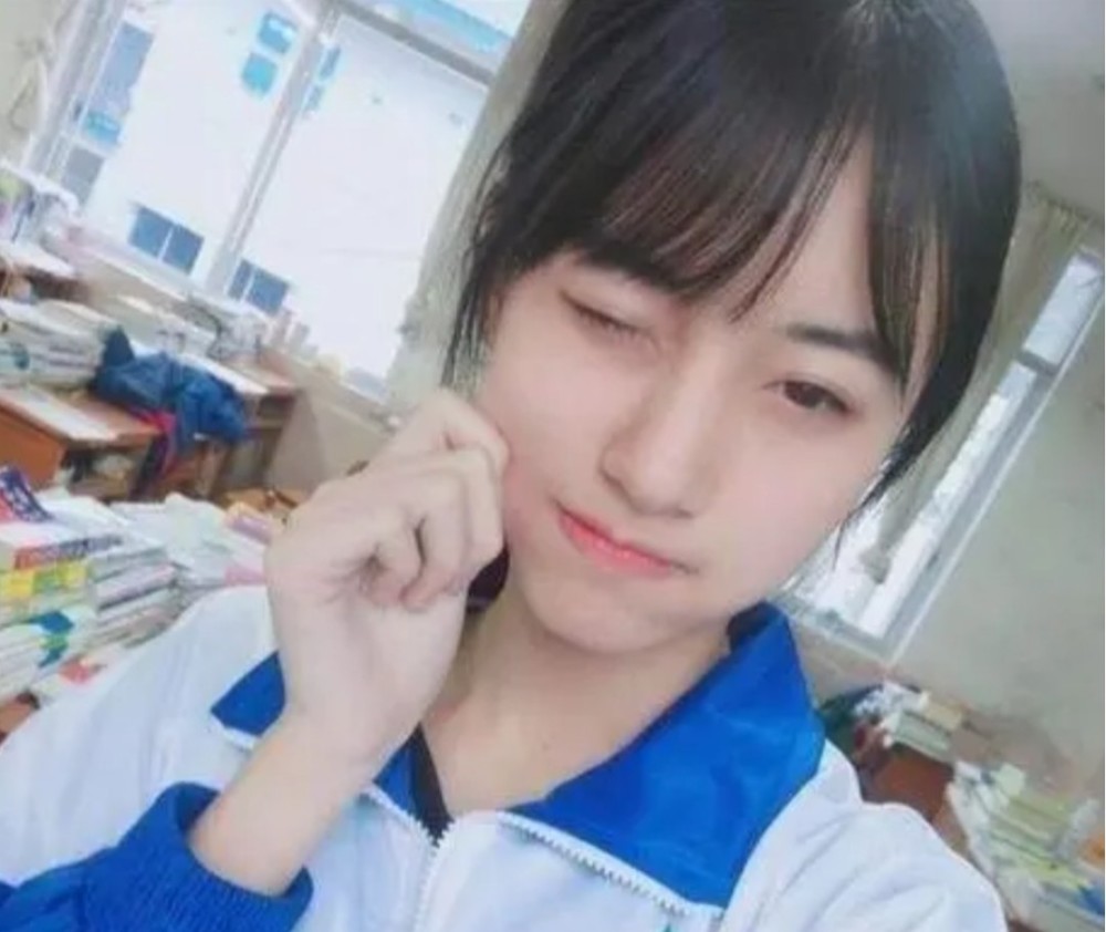 初中有四种女生最容易早恋,与颜值无关,班主任:看透不说透