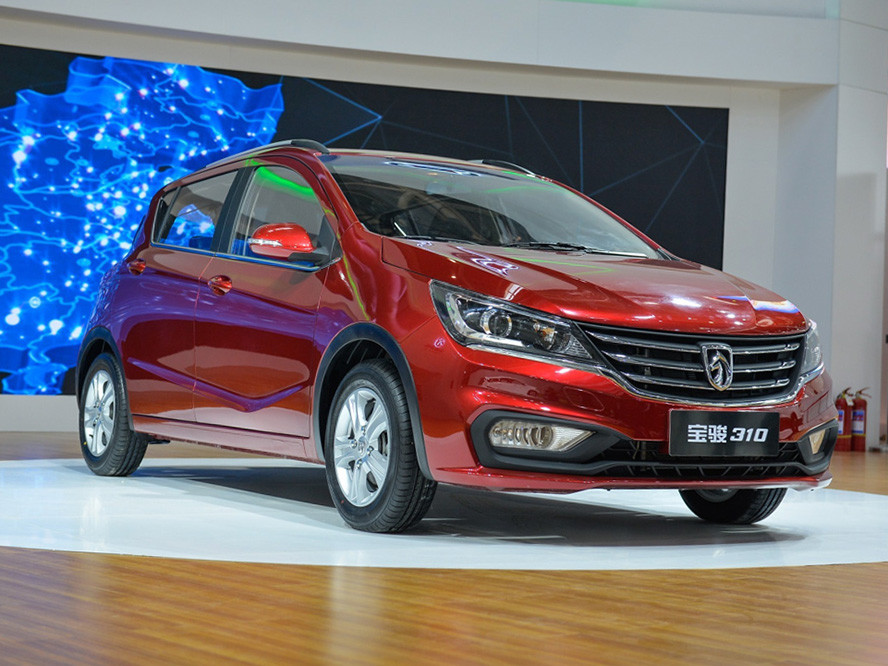 国六版宝骏310上市4万出头能买菜代步挡风遮雨还要啥电瓶车