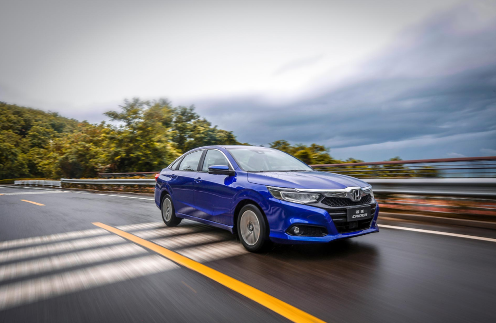 本田终于"妥协"!跌至不足8万起,长达4756毫米
