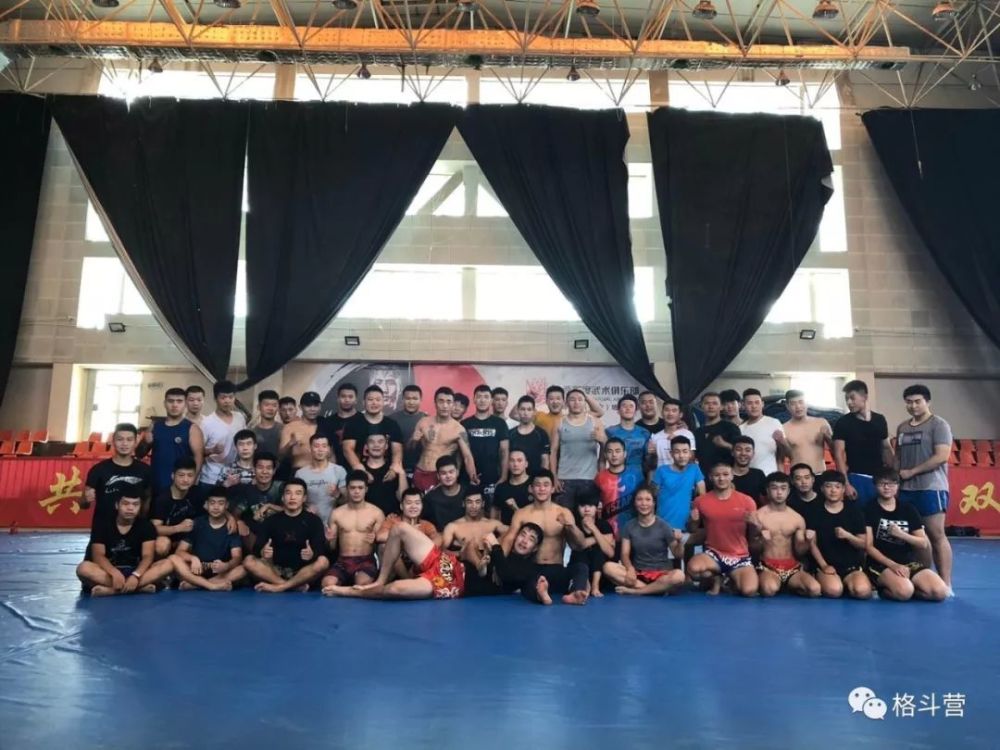 拳馆的成员刘文擘作为主演之一,参演的电影《特警队》12月正式上映.