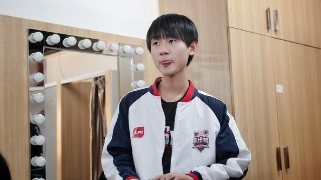 lol:rng发挥最好的小龙堡被开会!小明直言:回去会有人教你怎么玩