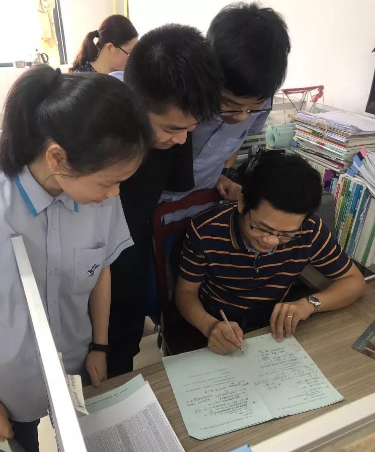 广东两阳中学教师李成长,用爱心温暖学生,他的故事
