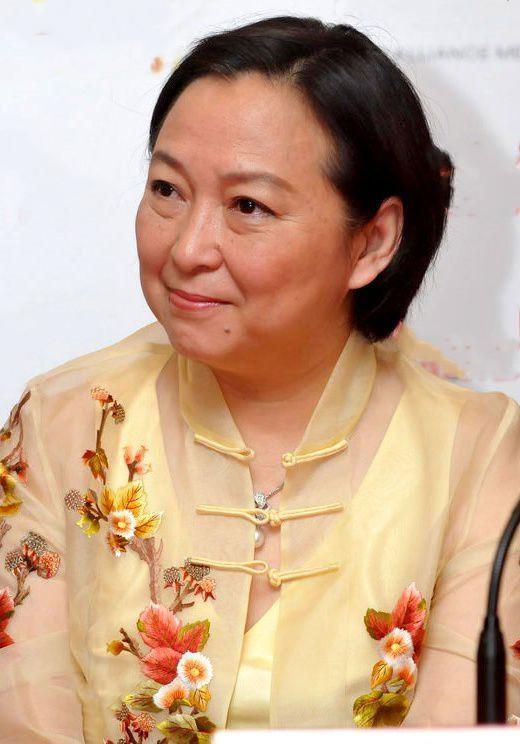 67岁方芳近照曝光曾是娱乐圈中大姐大为拍戏8天7夜不睡觉