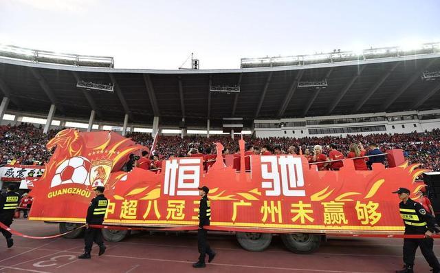 足球中超排行_足球名嘴预测新中超排名,申花可成争冠大热门,昔日霸主惨遭看衰(2)