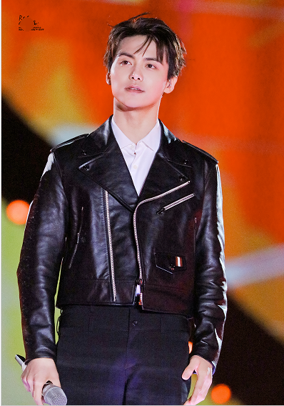 张翰被马天宇举高高,二人互相模仿走八字路,友