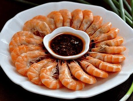 烹饪技巧: 1,在制作咸水虾时,使用冷水还是开水下锅?