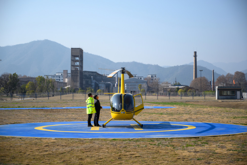 新的一年,到杭州建德航空小镇乘坐直升机空游,俯瞰千岛湖美景