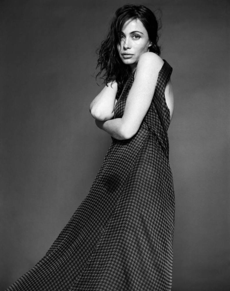 第一位碟中谍女郎亦正亦邪艾曼纽贝阿