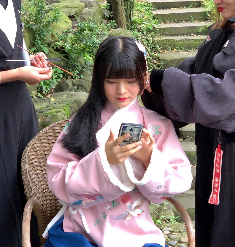 网红七阿姨土味情话撩男神,真正身份背景,你