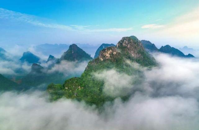 称为小桂林的英西峰林走廊风景秀美山峰林立是摄影旅游的胜地
