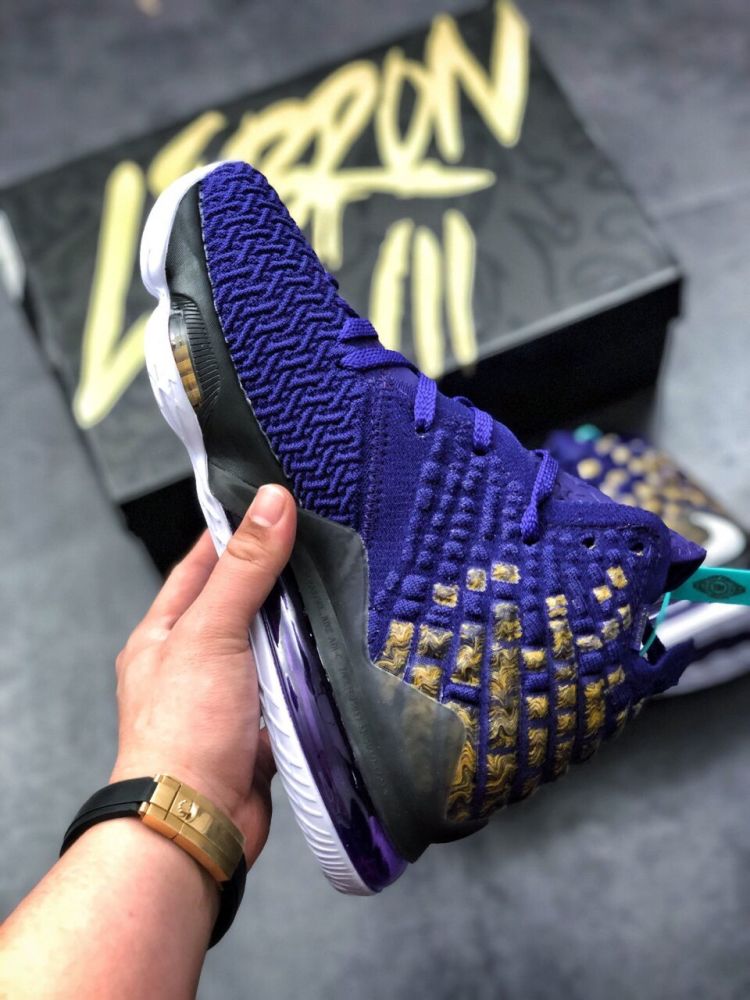 全新湖人配色再次亮相!耐克lebron 17"紫金"开箱细节测评