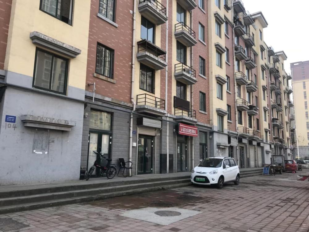 突发!济南一50多岁女子坠楼 目击者:不是我们小区居民
