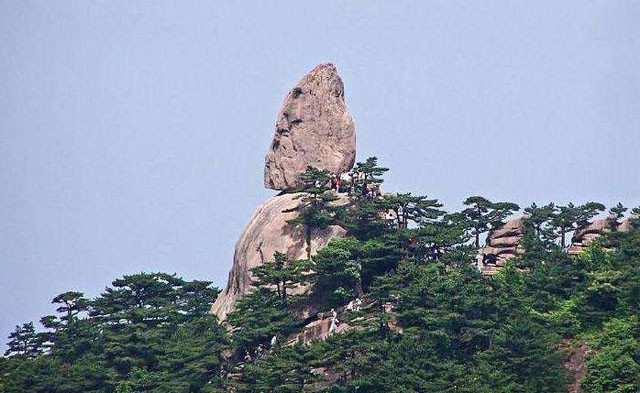 贾宝玉是神瑛侍者,那青埂峰下的石头是谁?可能是一女子