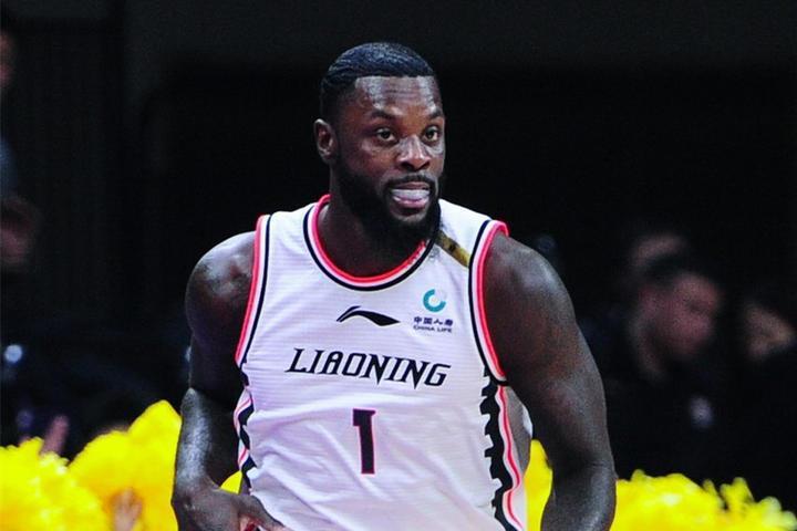 球场上技不如人只好打人辽篮外援一过分举动惹争议
