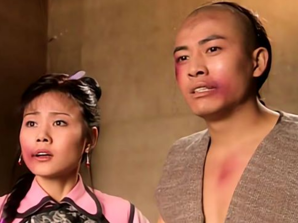 还珠格格:小燕子是何身份?看到柳青柳红做法,可能比紫薇还尊贵