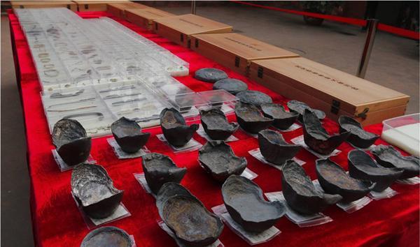 张献忠千艘宝藏沉船是真考古队现场挖掘金银将河床都堆满了