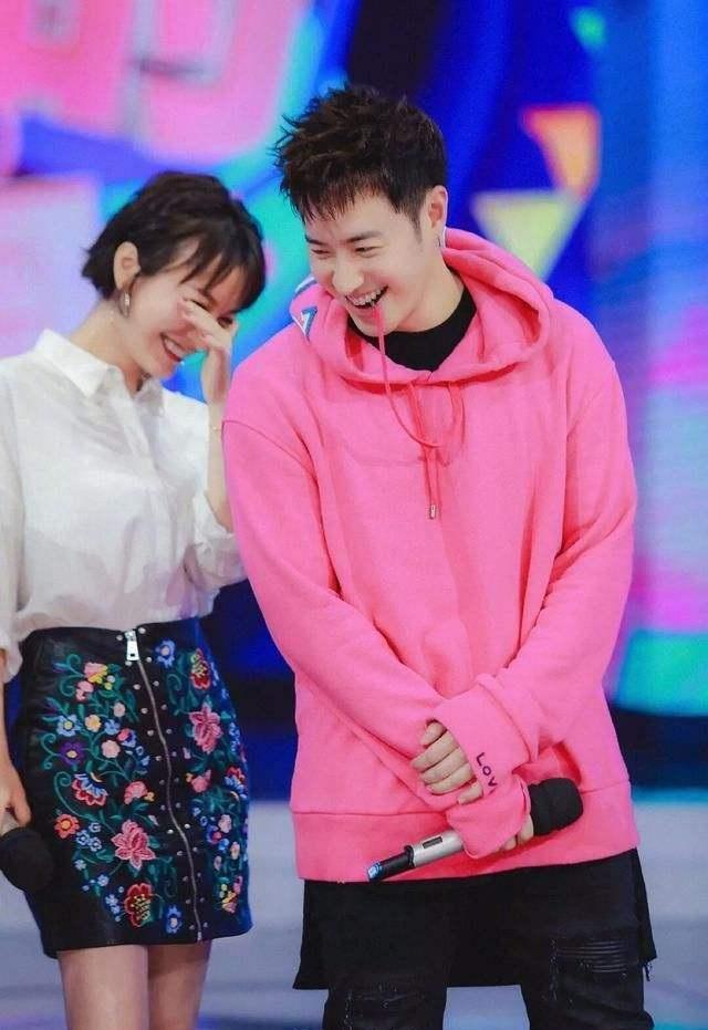 潘玮柏再上快乐大本营刻意与吴昕保持距离吴昕展现高情商