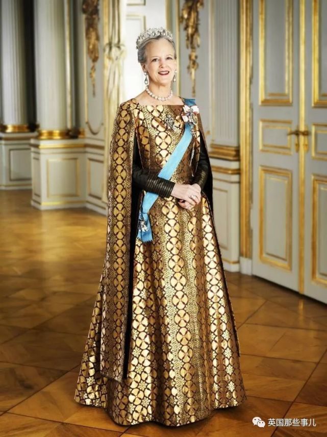 抽烟,逛地摊,办画展,丹麦女王79岁活得比19岁少女还嬉皮!