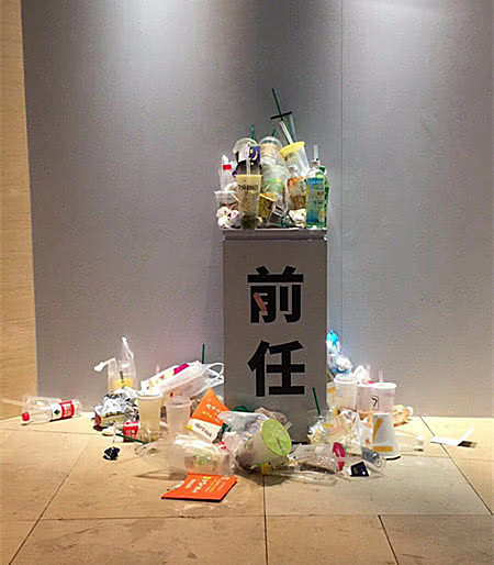 他们这样做的意思就是把前任比作"垃圾桶",这究竟是多大仇呢?