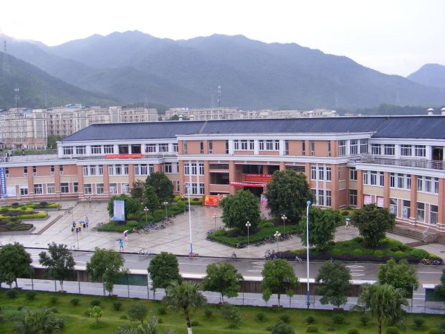 桂林电子科技大学的尧山田进村公路2020年8月有望建成