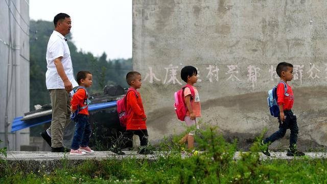 小学四点不到就放学 学校和托管机构很开心 家长最痛心 腾讯新闻