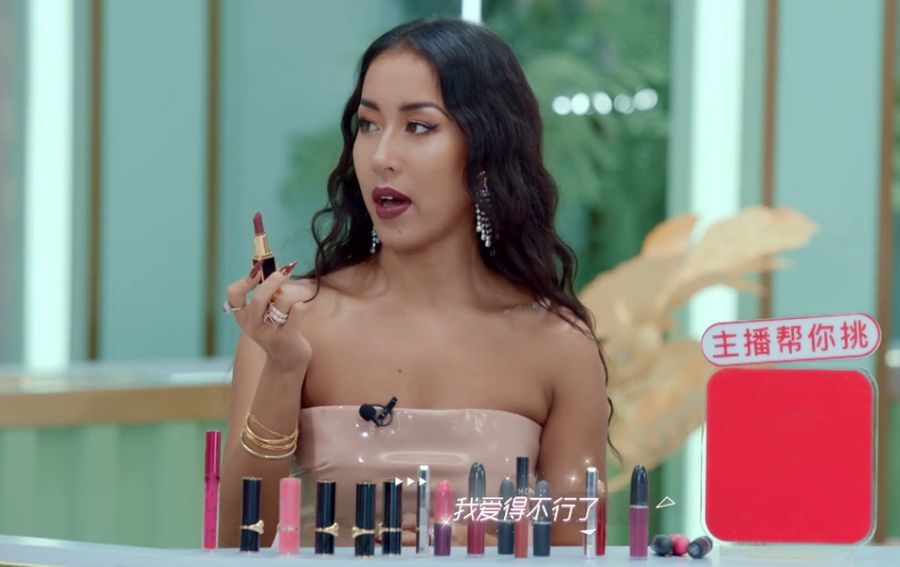 看到吉克隽逸的口红架,难怪能驾驭芭比粉