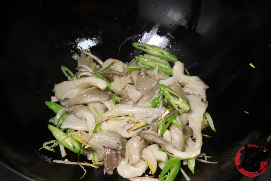 炒蘑菇隔夜能吃吗 腾讯网