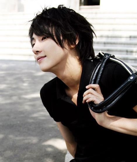 《面包王金卓求》男主,出道第二年就爆红,如今演艺