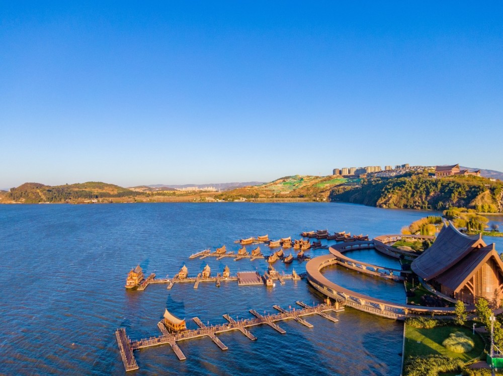 暖冬再游春城昆明古滇泡汤赏夕阳坐摩天轮抱萌宠看漫天星舞岁月美好