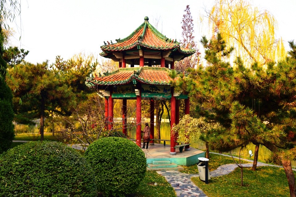 河南安阳洹水公园当地最大的城市公园紧邻世界文化遗产殷墟