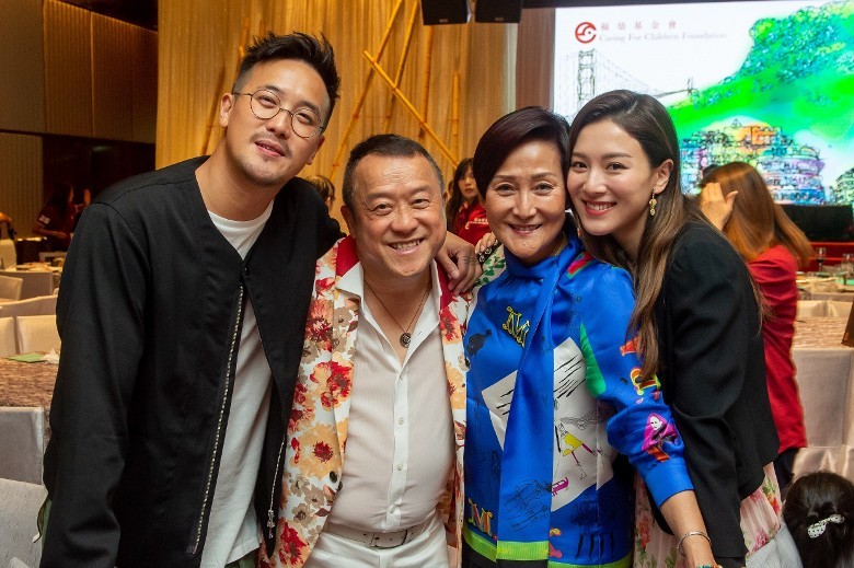 tvb人气小花庆生获众多好友相陪老公曾国祥又搂又亲很恩爱