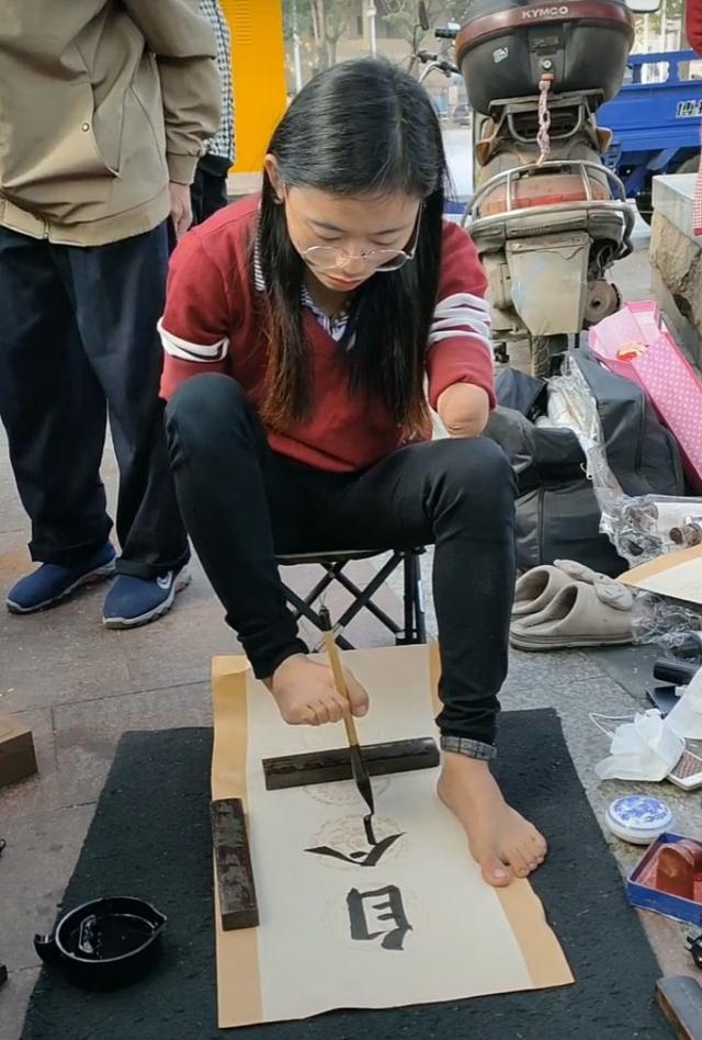 网友:有一种书法叫詹小敏,其书法是一种震撼力,更是自强自信