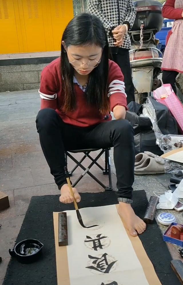 网友有一种书法叫詹小敏其书法是一种震撼力更是自强自信