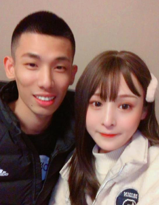 旭旭宝宝:公司年会,给你们表演一个左右开弓!韩茜茜:哥哥,我也去!