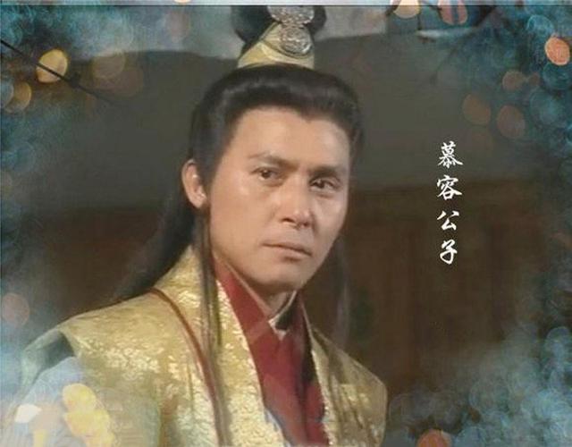 慕容博慕容复一心想兴复燕国为什么不招兵买马反而在江湖上游荡