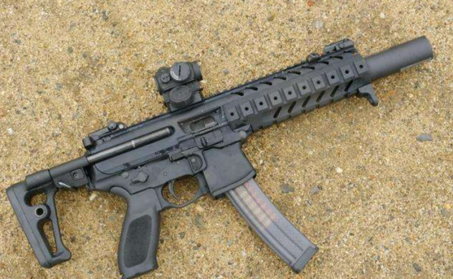 一把冲锋枪就严重被玩家低估了,这把枪就是萌新都不会使用的ump5冲锋