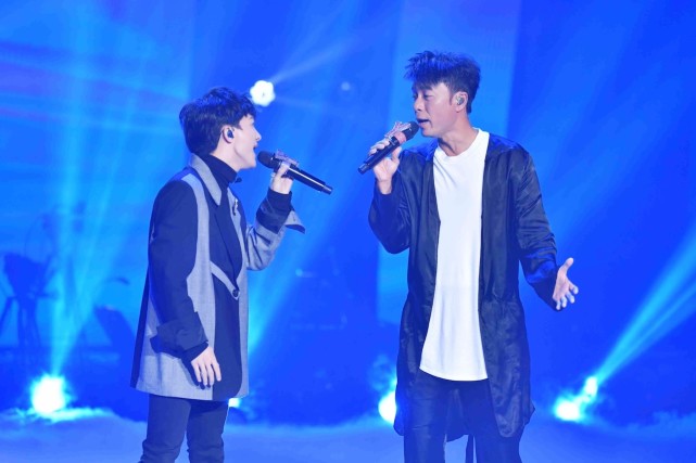 李克勤搭档周深挑战高难度经典天下有情人实力全开现场突围