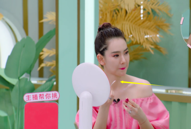 那就是《beauty小姐》的美妆节目,其中主持人就由戚薇为c位,以及其他