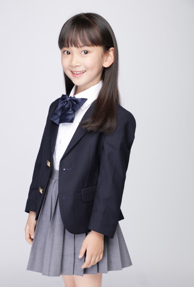 有种长大叫《误杀》安安,才6岁就开始穿半腿黑丝,腿长110!