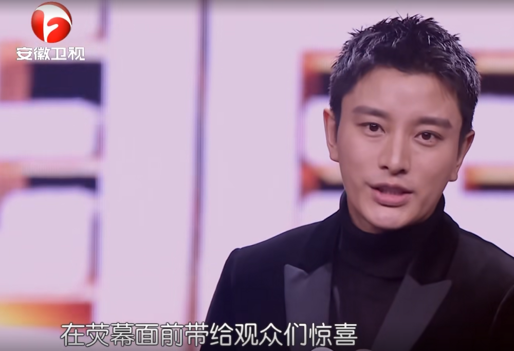 贾乃亮现身国剧盛典,一脸沧桑超憔悴,想念两年前的那个他