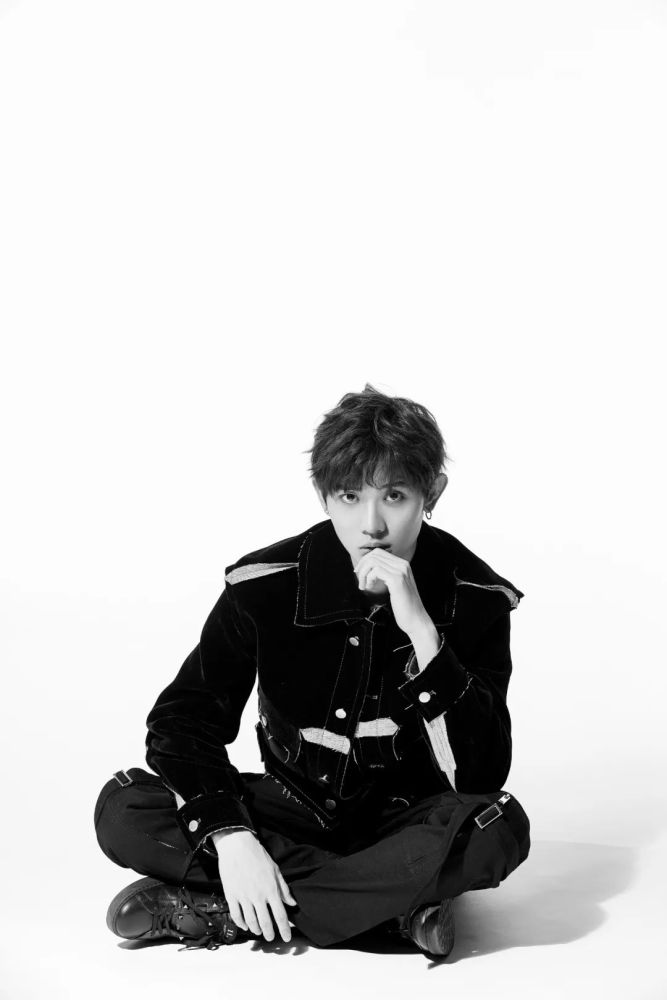 银河少年团 i 出道一周年特辑-熊威_腾讯新闻