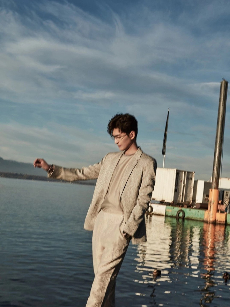 请问男友该如何穿出a级感,张翰那种霸道横行吗?_腾讯新闻