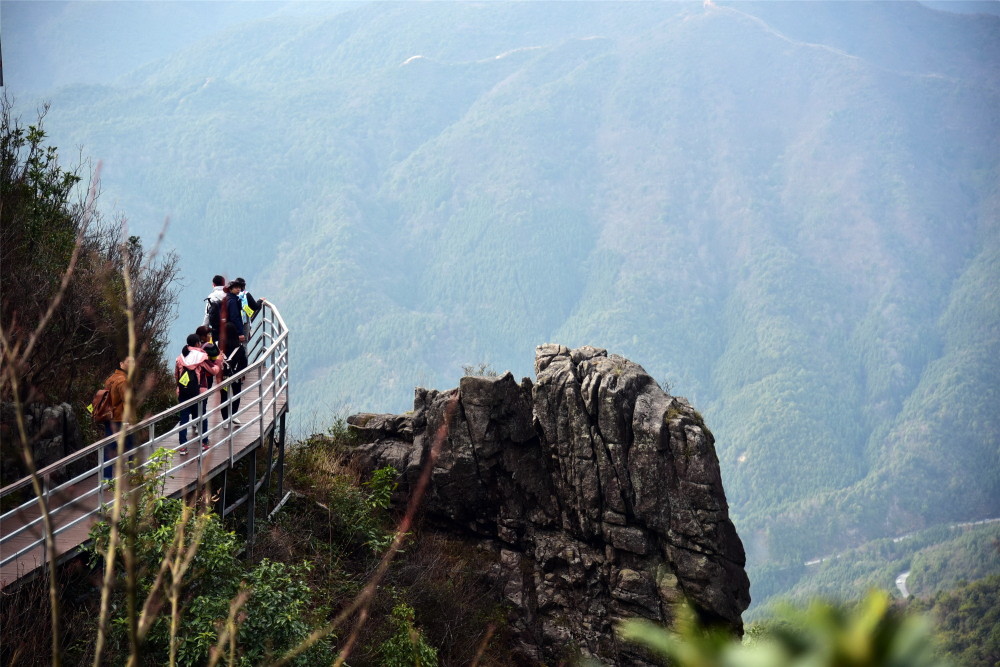 金子山岭南险峰缆车春节即将开通8分钟直抵1417米最高峰