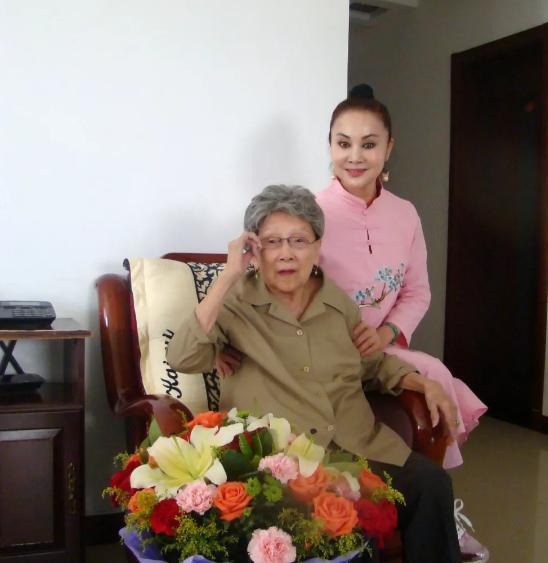 在评剧爱派艺术的传承上,莲小君将自己的几位妹妹莲惠君,莲蕊君,莲美