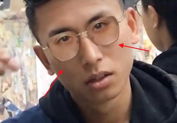 美术生上课犯困无奈眼皮上画眼睛老师发现后闭眼看看