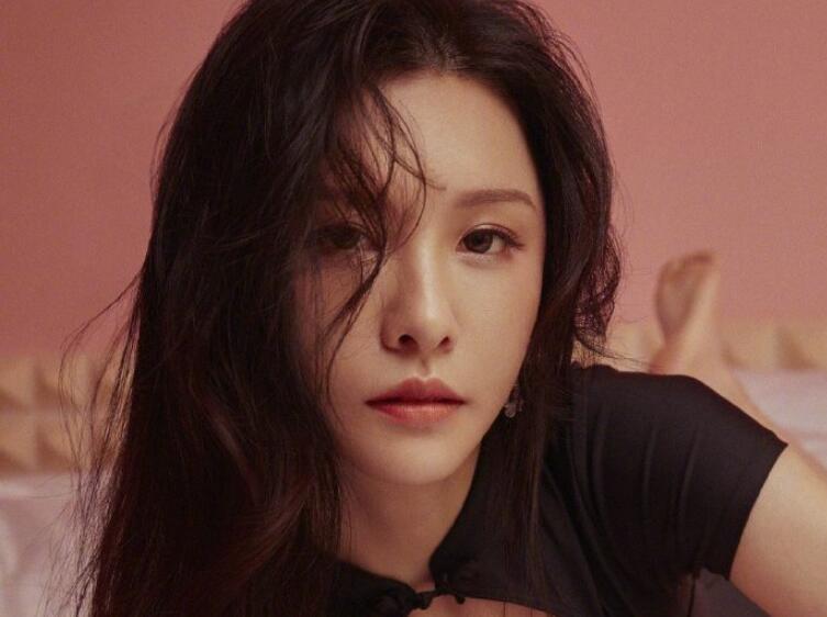 阿冷男人装照片出炉这身材堪称完美粉丝第一次看到这样的阿冷