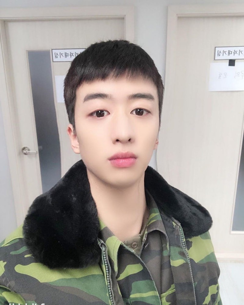 爱的迫降韩剧迷金下士刘秀彬晒美肤自拍相机怎么回事