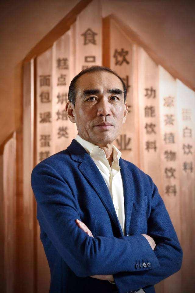1958年,许世辉出生在福建,最早的时候,许世辉只是一个普通的打工仔.