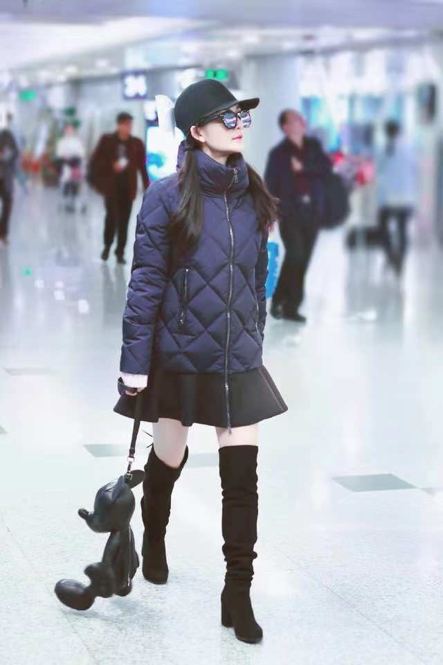 谢娜终于找对穿衣风格卫衣配运动裤实在太洋气瘦身成功很少女