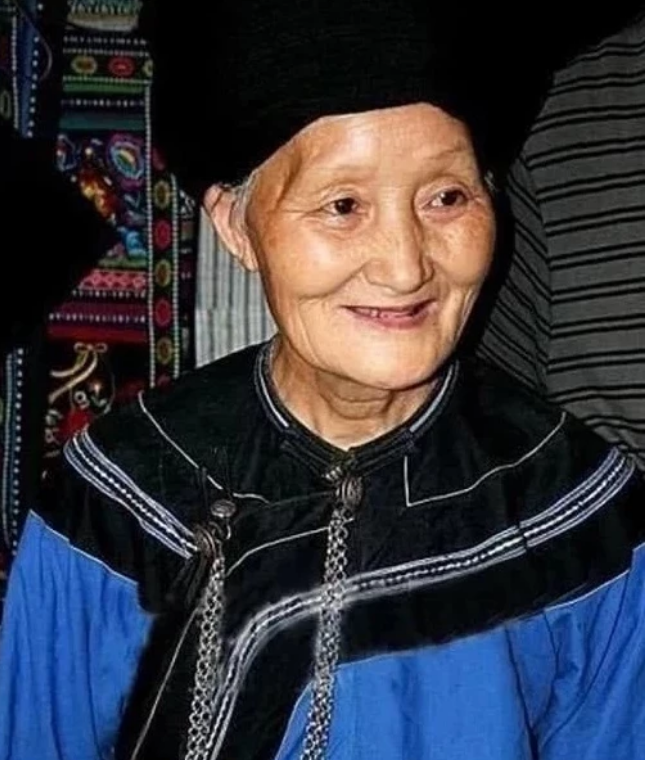 最美压寨夫人有多美老照片修复到18岁难怪土匪也心动